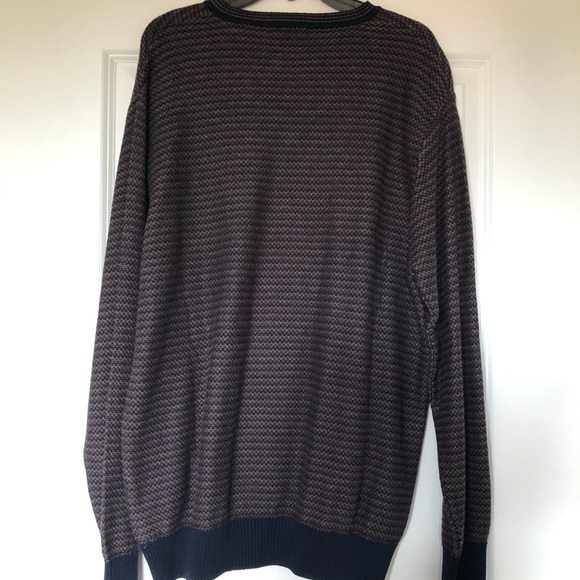 - Alan Flusser Cotton Classic V-Neck Sweater. - Picture 4 of 13